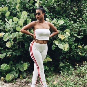 White with red stripe set